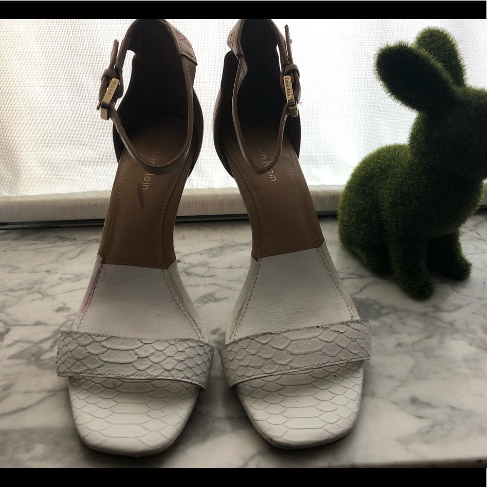 Calvin clean beige and white heels sandals